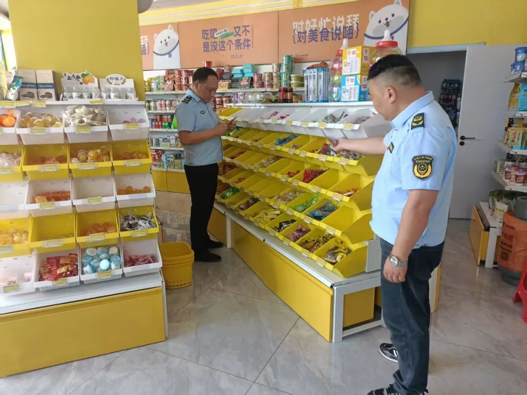 護航高考 崇陽縣市場監管局開展預包裝及散裝食品安全專項檢查行動